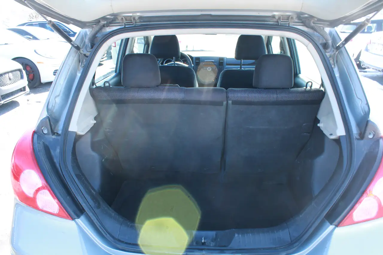 Nissan Versa снимка Nissan Versa