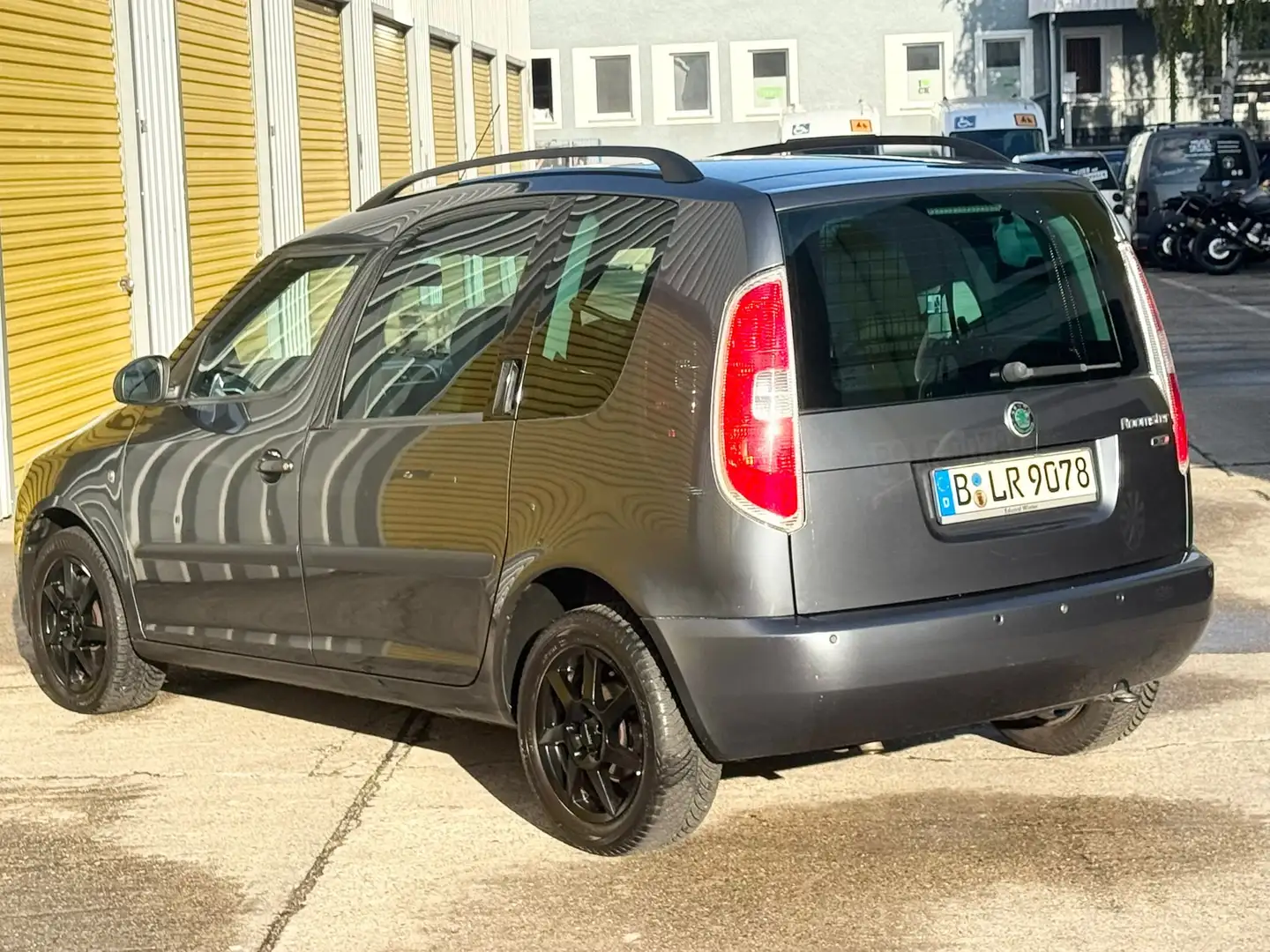 Skoda Roomster 1.6 Autom 1.Hand-Klimaaut-Standheizung-top Zustand - 2