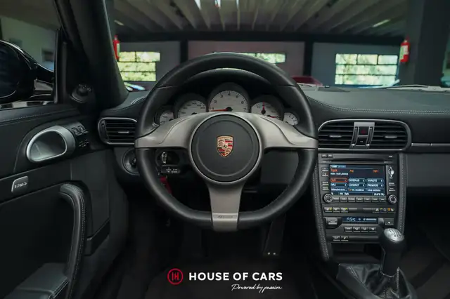 Porsche 911 view 17