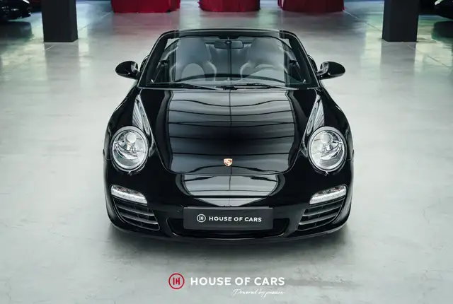 Porsche 911 view 3