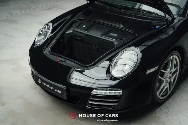 Porsche 911 view 12
