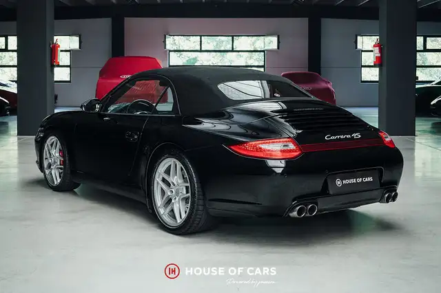 Porsche 911 view 9