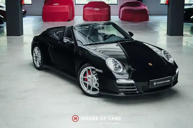 Porsche 911 view 4