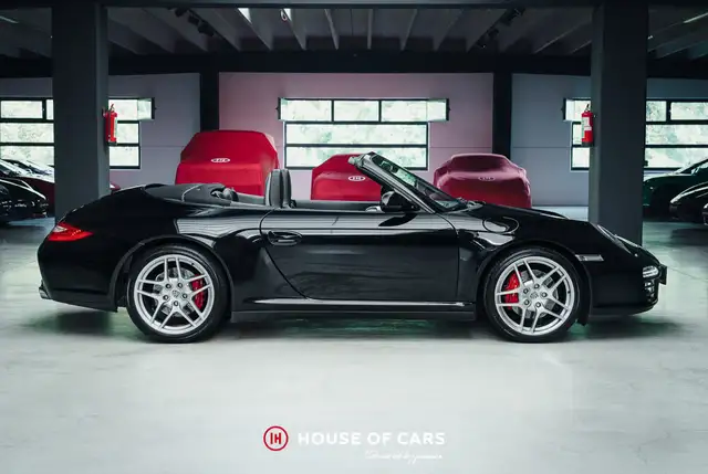 Porsche 911 view 5