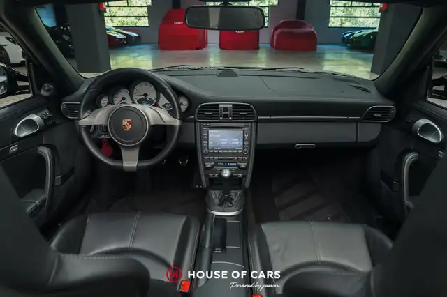 Porsche 911 view 18