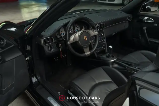 Porsche 911 view 16