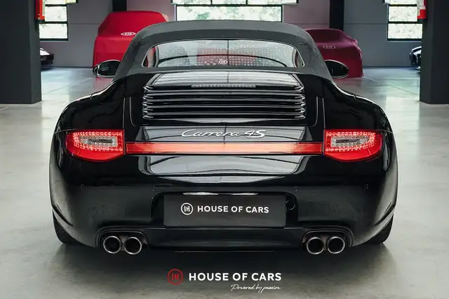 Porsche 911 view 8