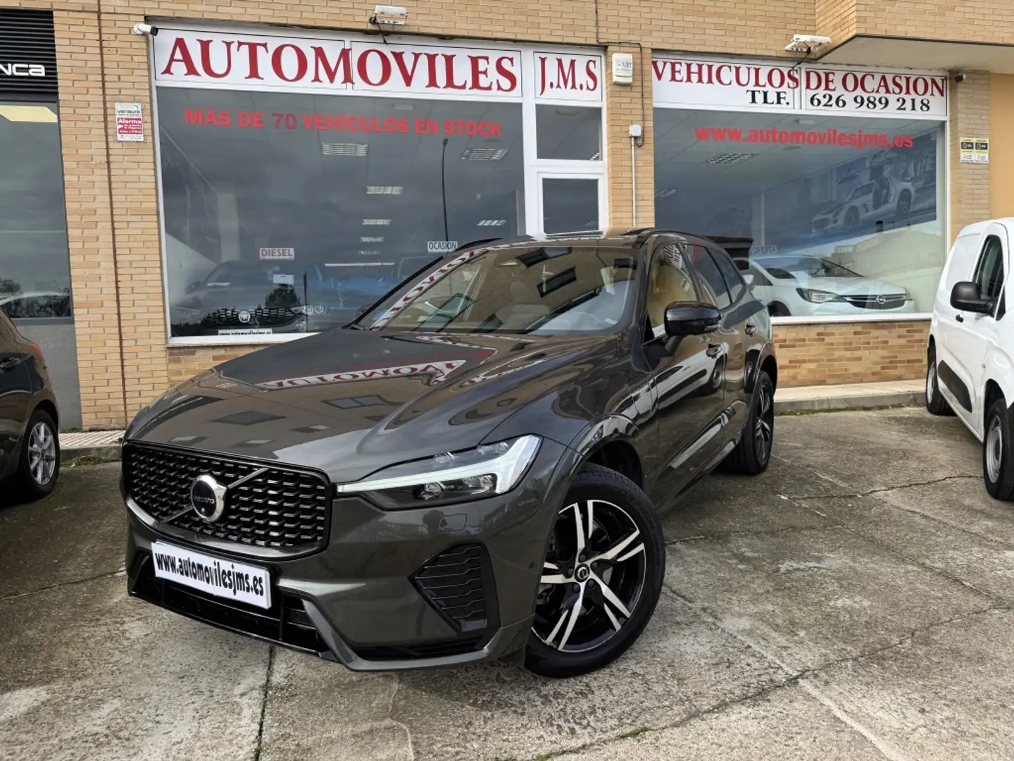 Volvo XC60 T6 Recharge R-Design Gris - 1