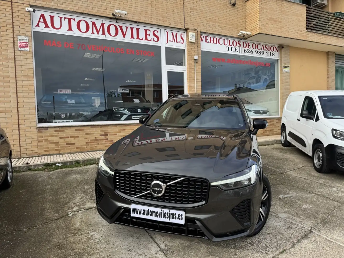 Volvo XC60 T6 Recharge R-Design Gris - 2