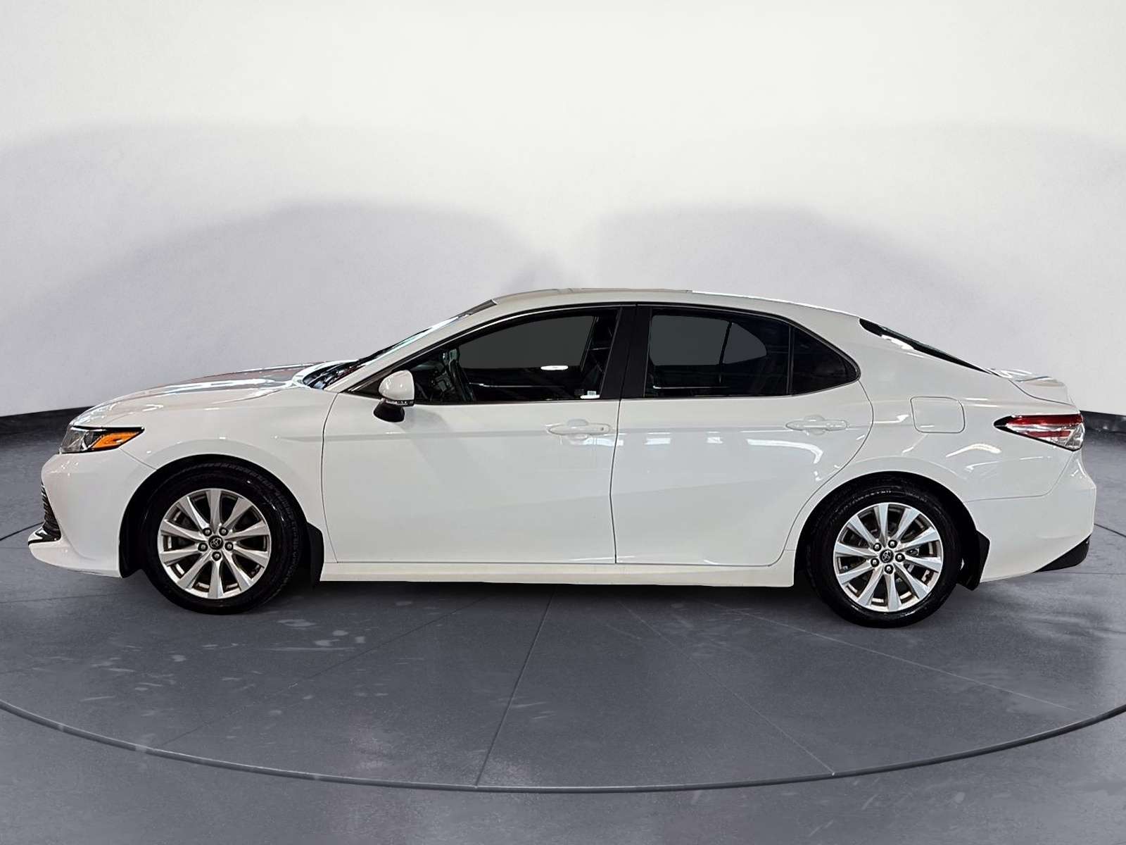 2018 Toyota Camry LE SIEGE ELCTRIQUE SIEGES CHAUFFANTS CAMERA RECUL — снимка 1