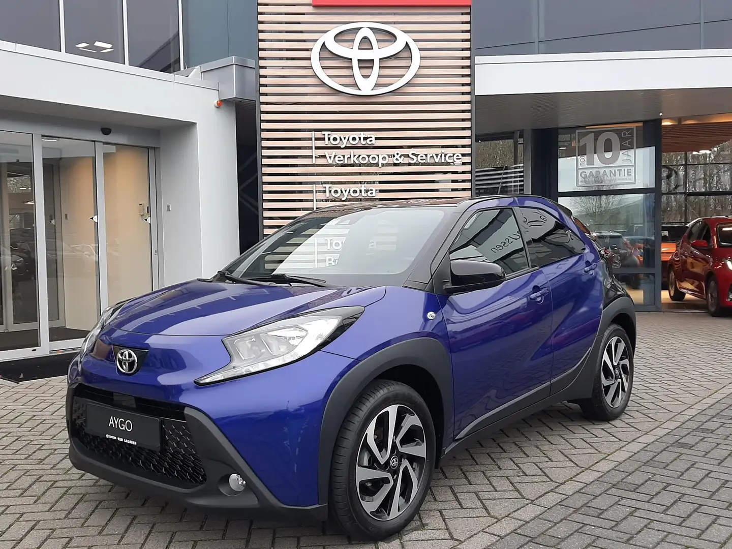 Toyota Aygo X 1.0 VVT-i S-CVT Pulse AUTOMAAT PARK-SENSOREN AD-CR Blau - 1