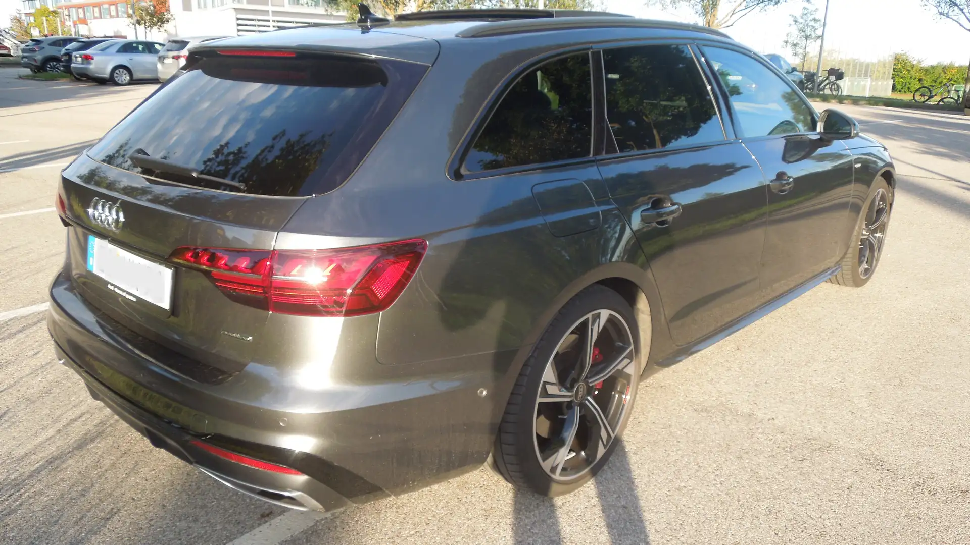 Audi A4 Audi A4 45 TFSI quattro Stronic line Garantie 2029 Grau - 2