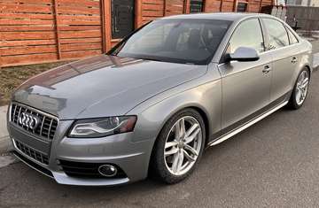 4dr Sdn S tronic Premium