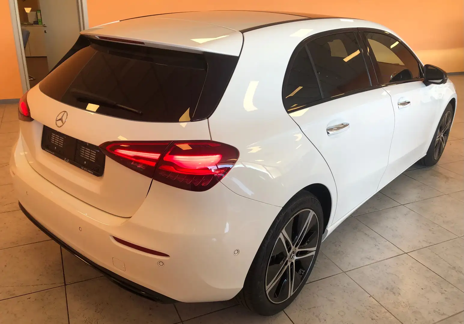Mercedes-Benz A 180 d Progressive Advanced Plus auto Tetto Panorama Bianco - 2