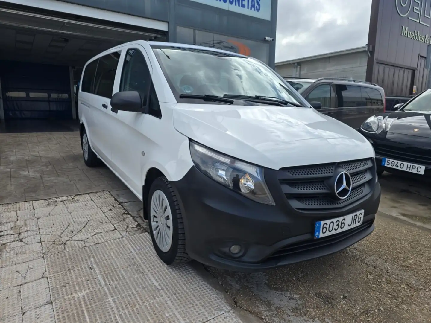 Mercedes-Benz Vito Tourer 116CDI Pro Extralarga - 2