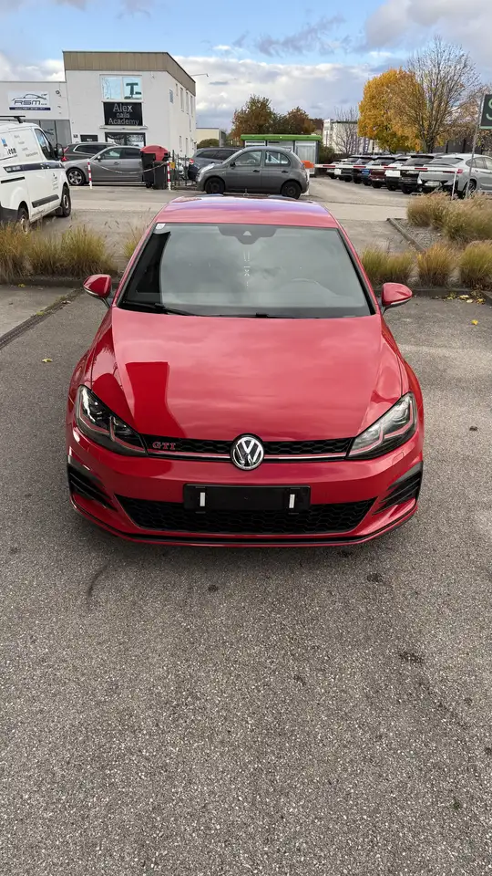 Volkswagen Golf GTI