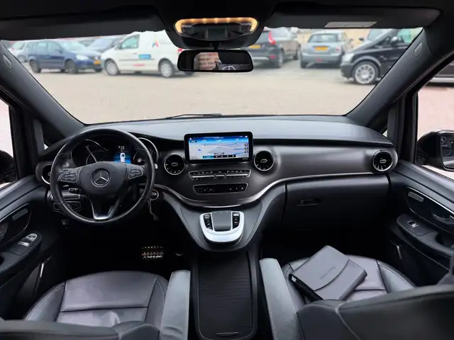 Mercedes-Benz V-Class view 3