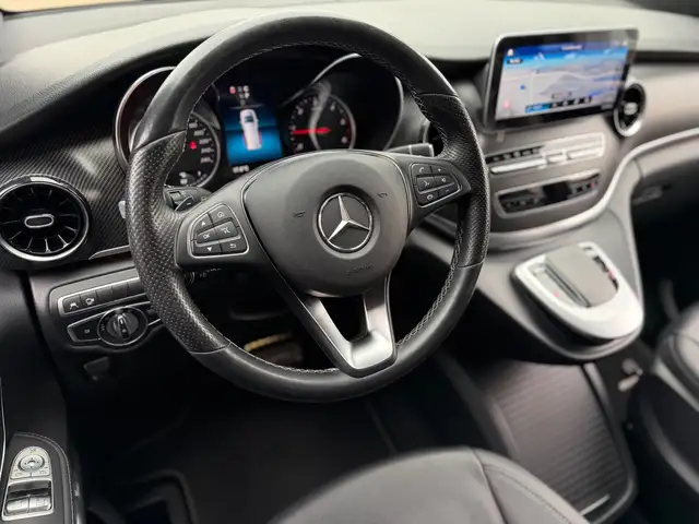 Mercedes-Benz V-Class view 2