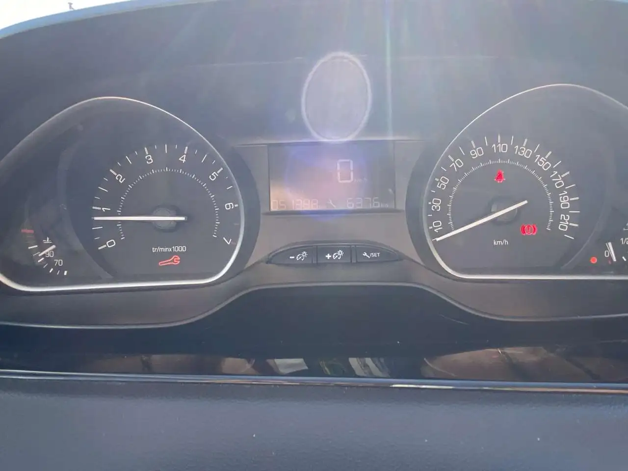 Peugeot 208 208 — photo 6