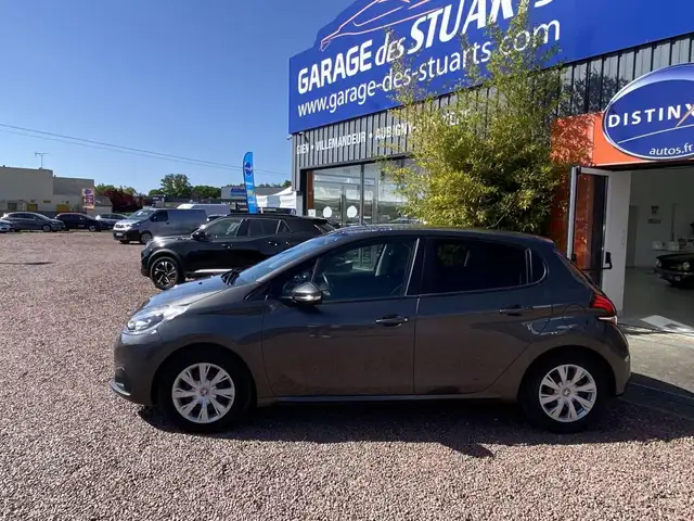 Peugeot 208 view 3