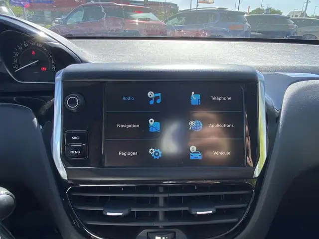 Peugeot 208 view 10