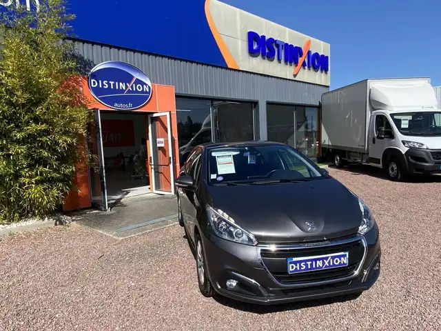 Peugeot 208 view 2