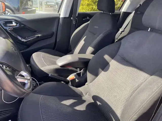 Peugeot 208 view 23