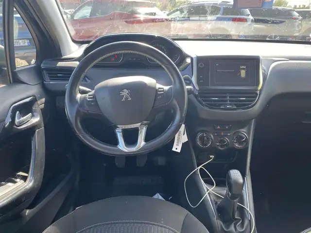 Peugeot 208 view 25