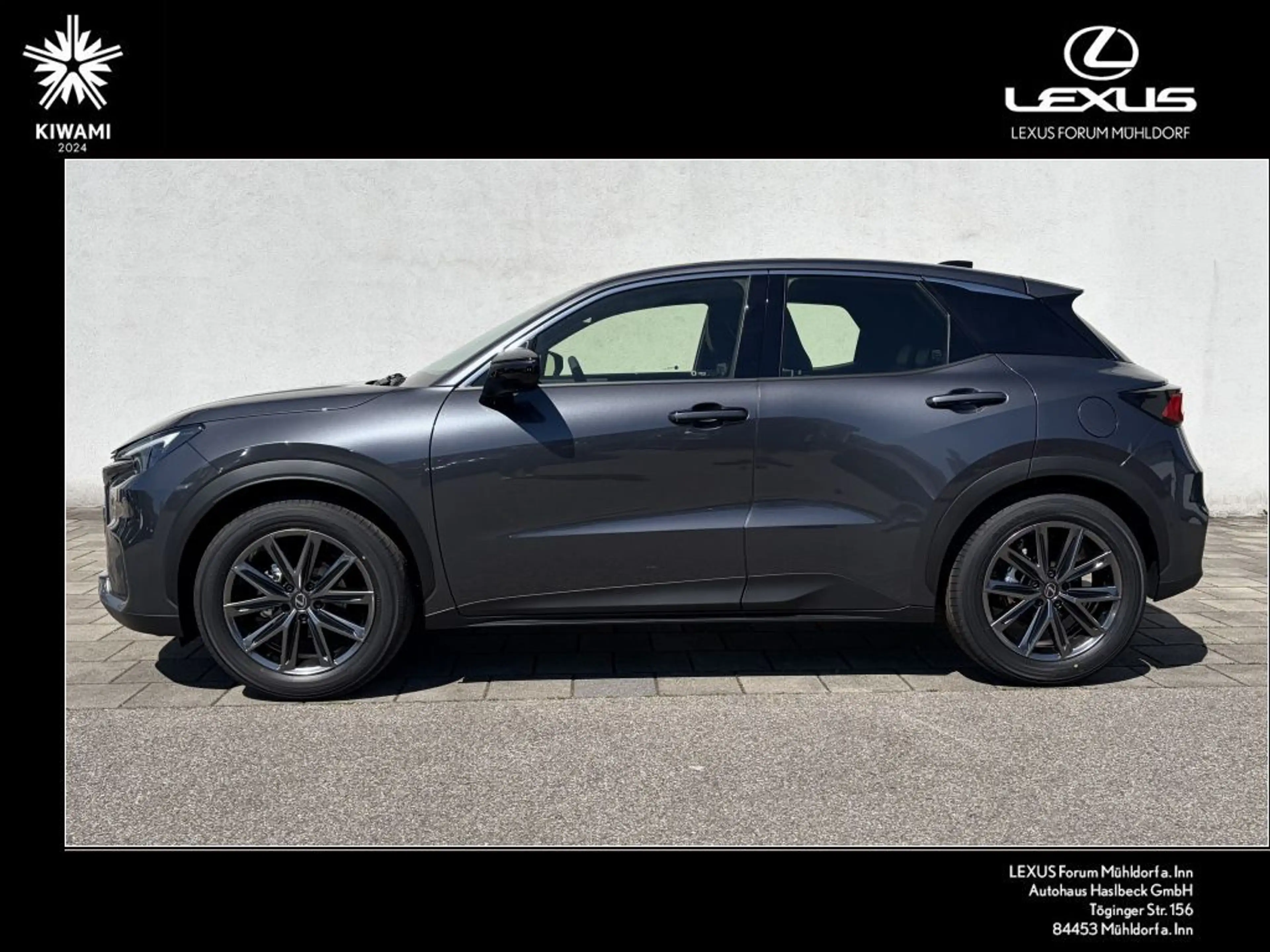 Lexus LBX FWD Elegant Black Edition — photo 6