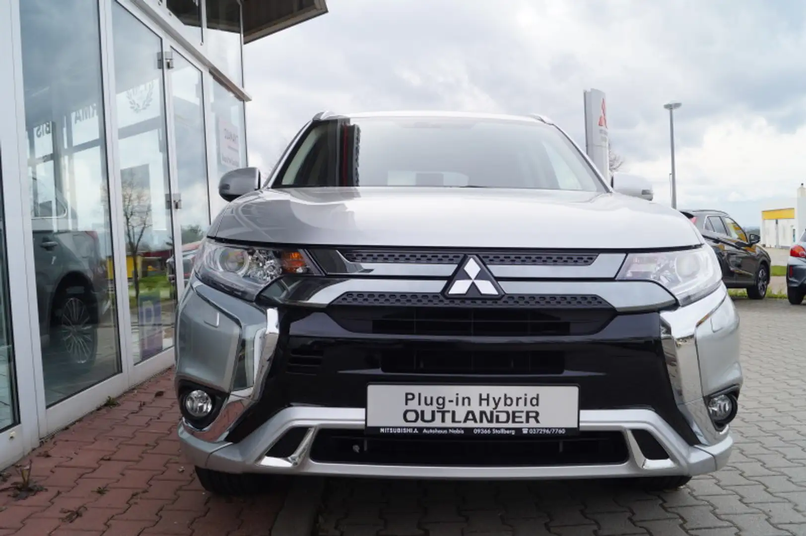 Mitsubishi Outlander Plug-inHyb Spirit 4WD Silber - 2