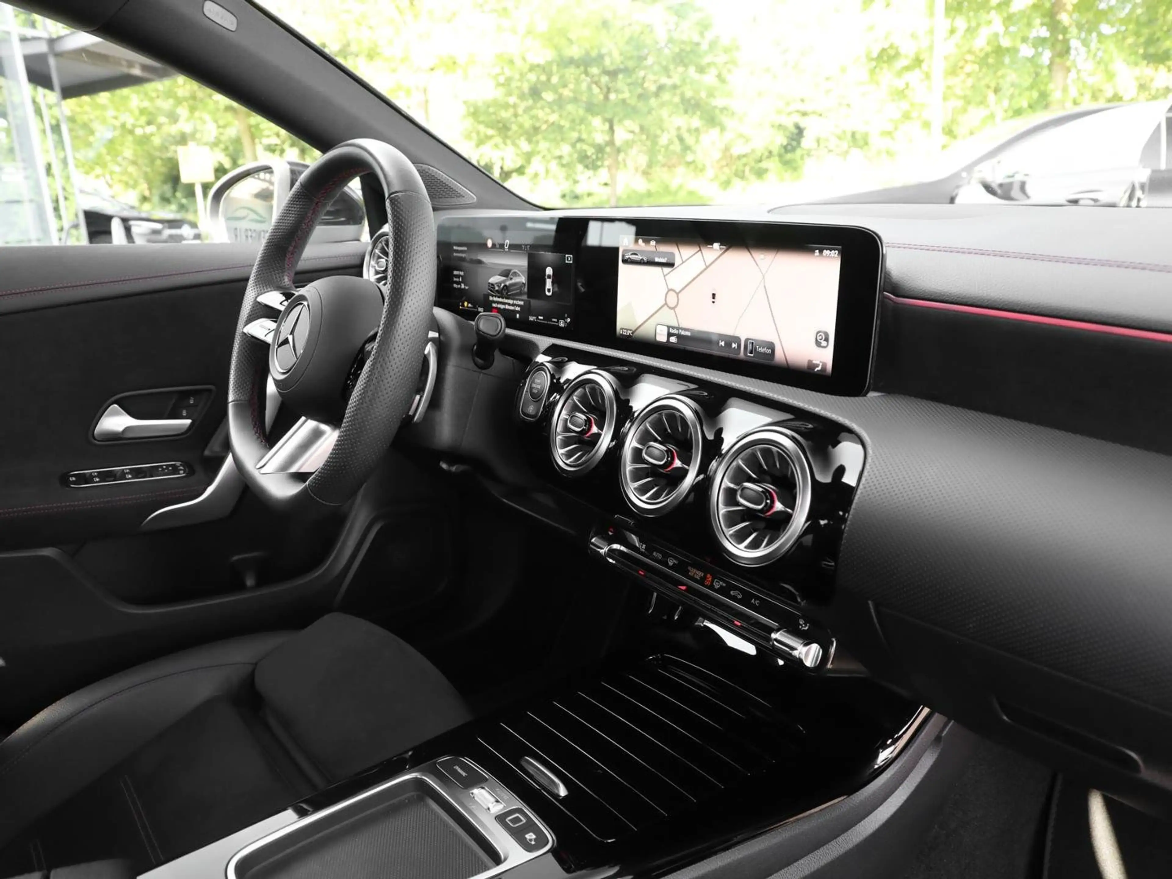 Mercedes-Benz CLA 200 AMG Advanced+ Kamera Ambiente Keyless-Go — photo 13