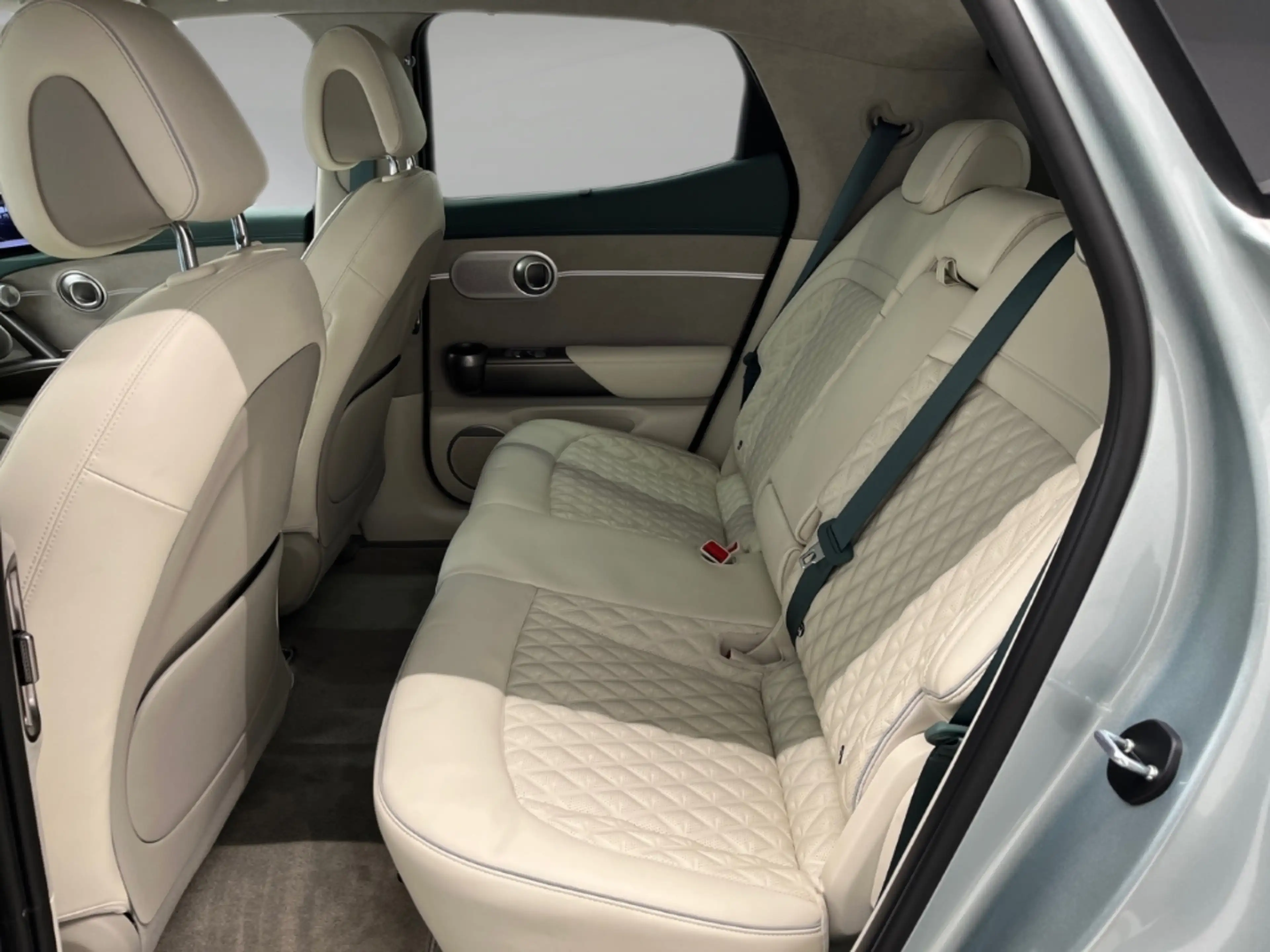 Genesis GV60 Sport Pkus Elektro 4WD Panorama Memory Sitze Sound — photo 14