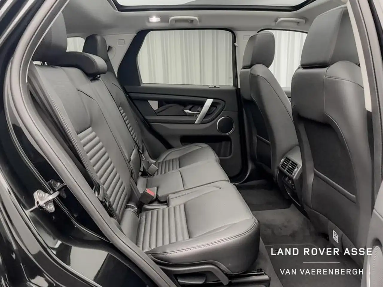 Land Rover Discovery Sport P270e S AWD 6