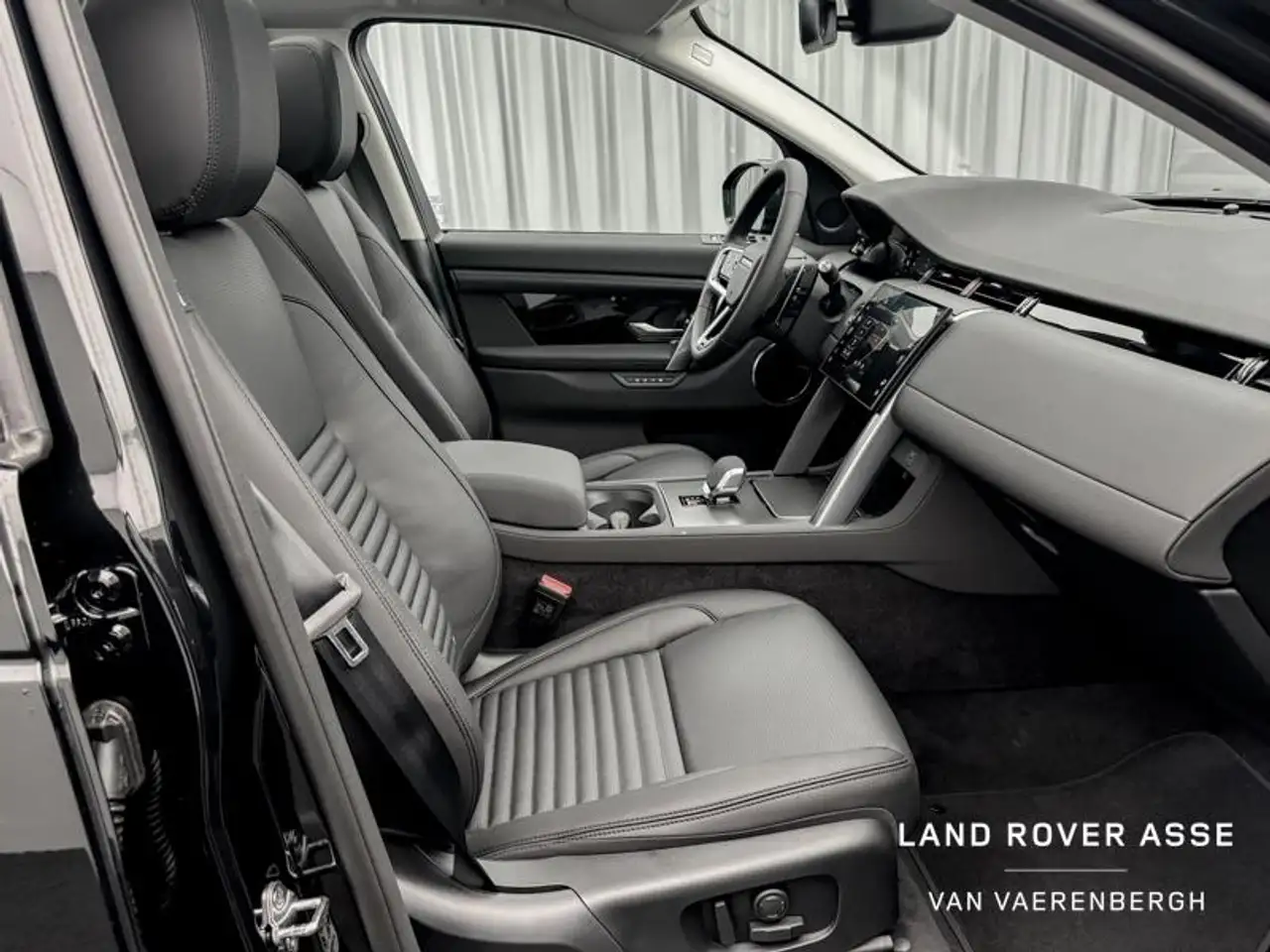 Land Rover Discovery Sport P270e S AWD 3