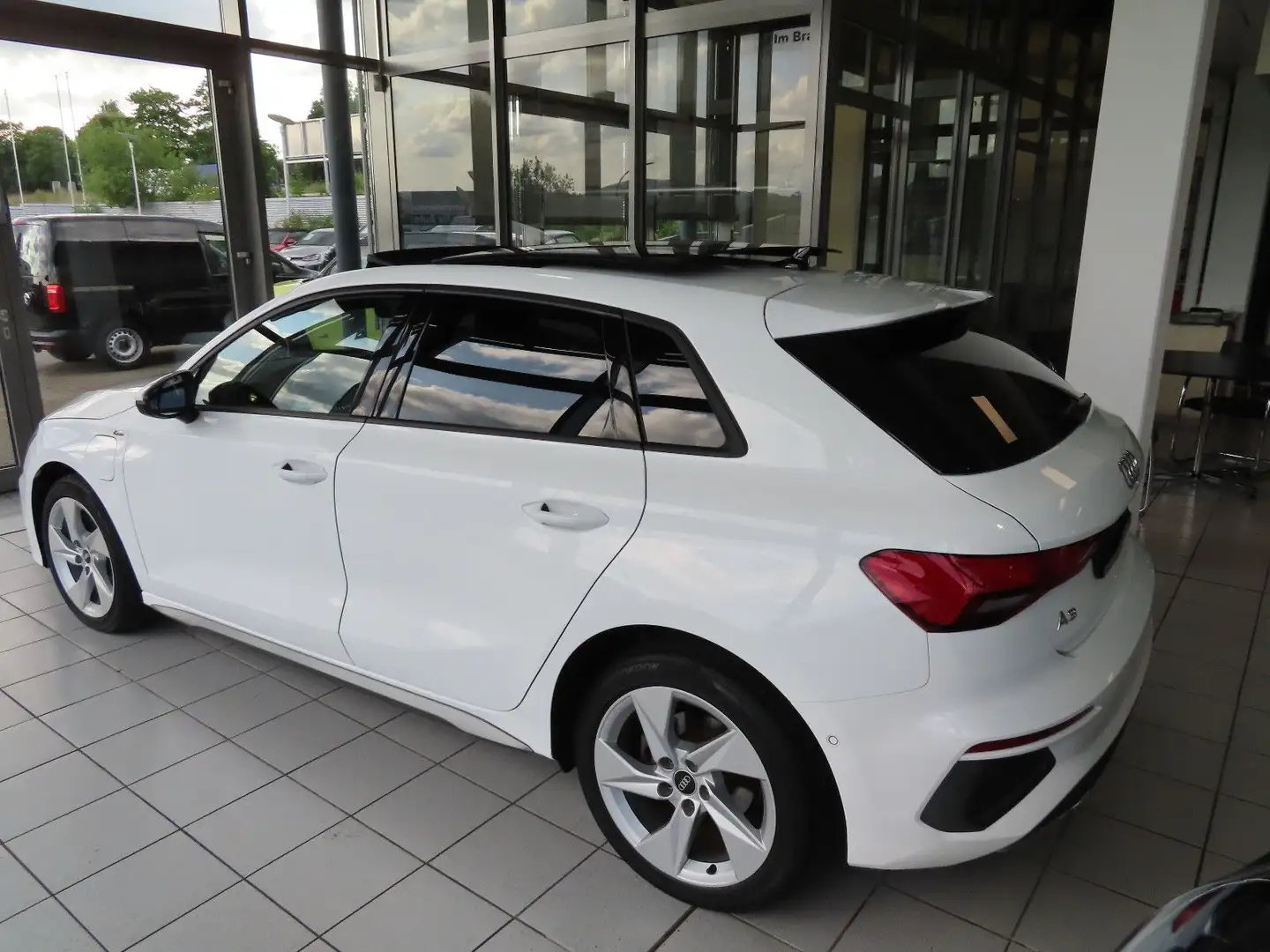 Audi A3 Sportback 40 TFSI e S line PANO LED Blanco - 2