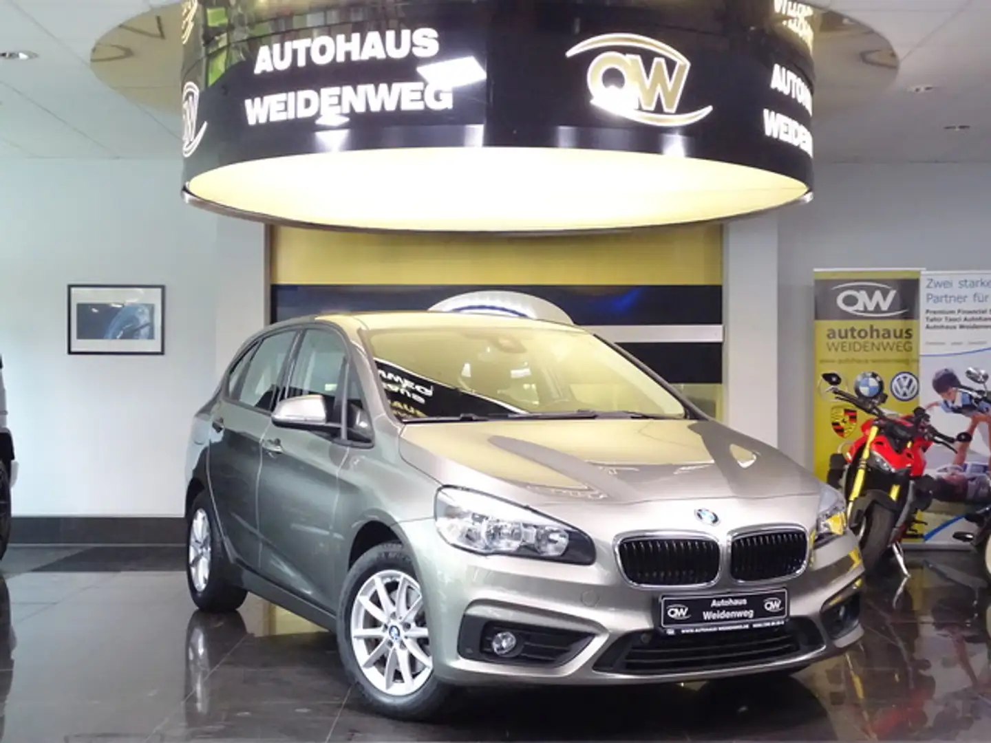 BMW 218 i Active Tourer Advant.Autom PDC erst25169KM Argent - 1