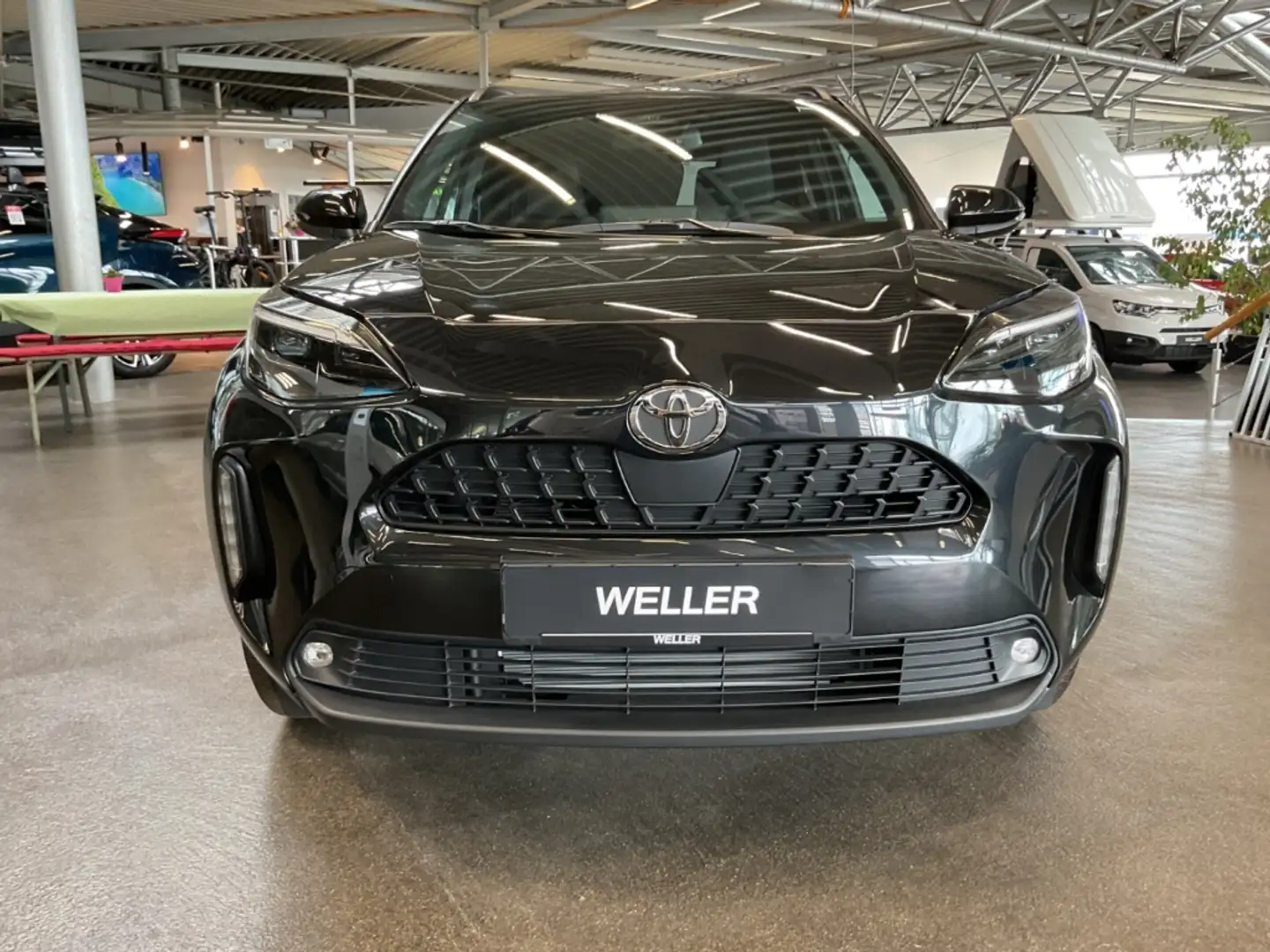 Toyota Yaris Cross Hybrid 130 1.5 BLACK&WHITE *Navi*LED* Zwart - 1