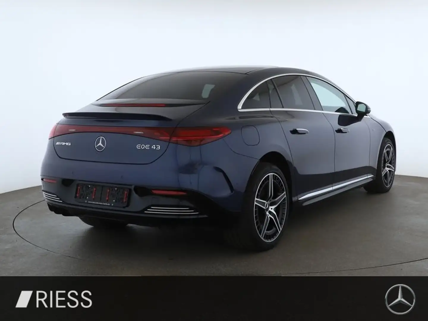 Mercedes-Benz EQE 43 AMG 4M Distr HUD WPumpe Hyper Pano W-Paket Blauw - 2