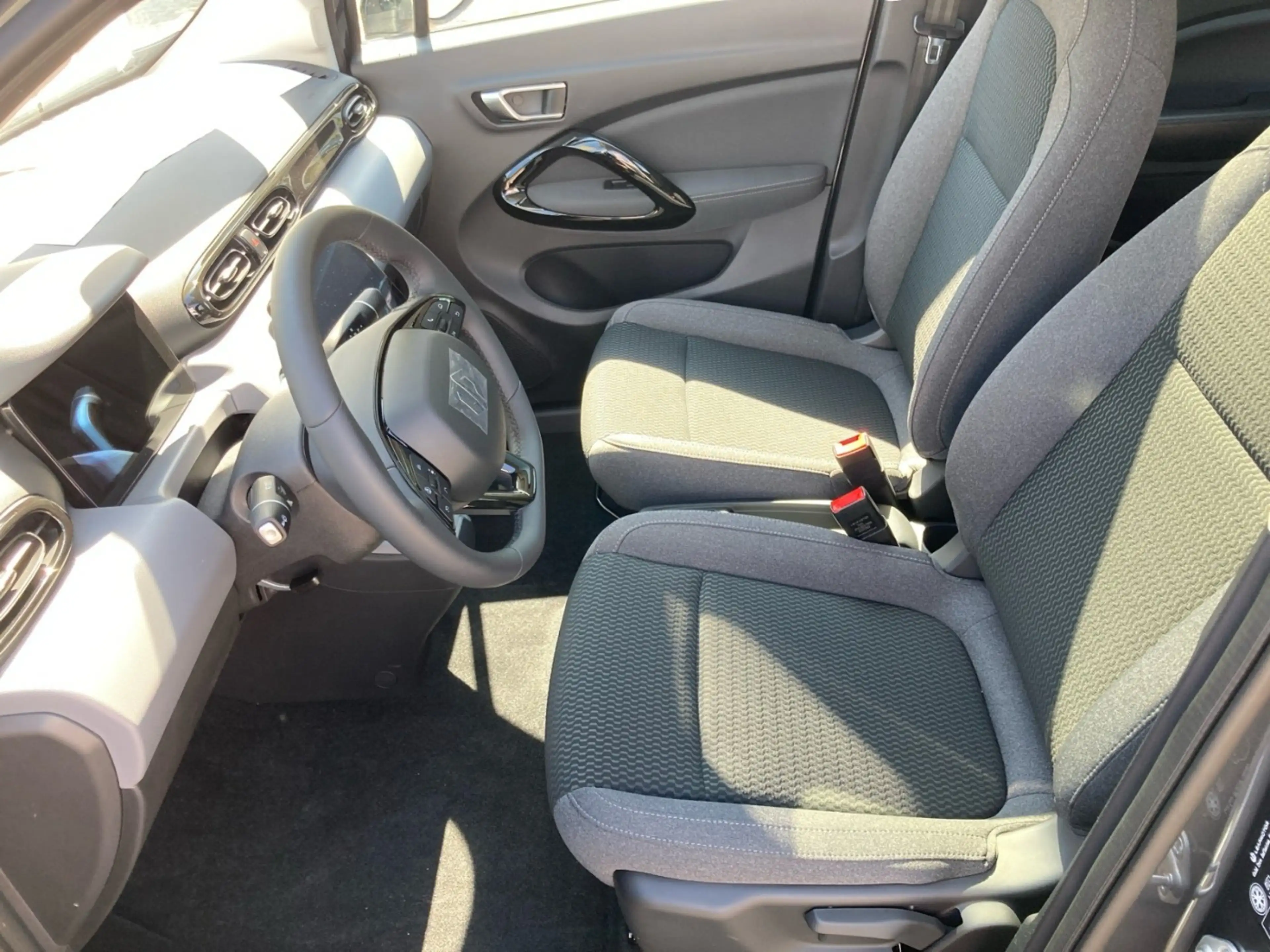 Leapmotor T03 37 70 kW BEV ACC+Navi+Pano+SD+Kam.+KeyLess — photo 11