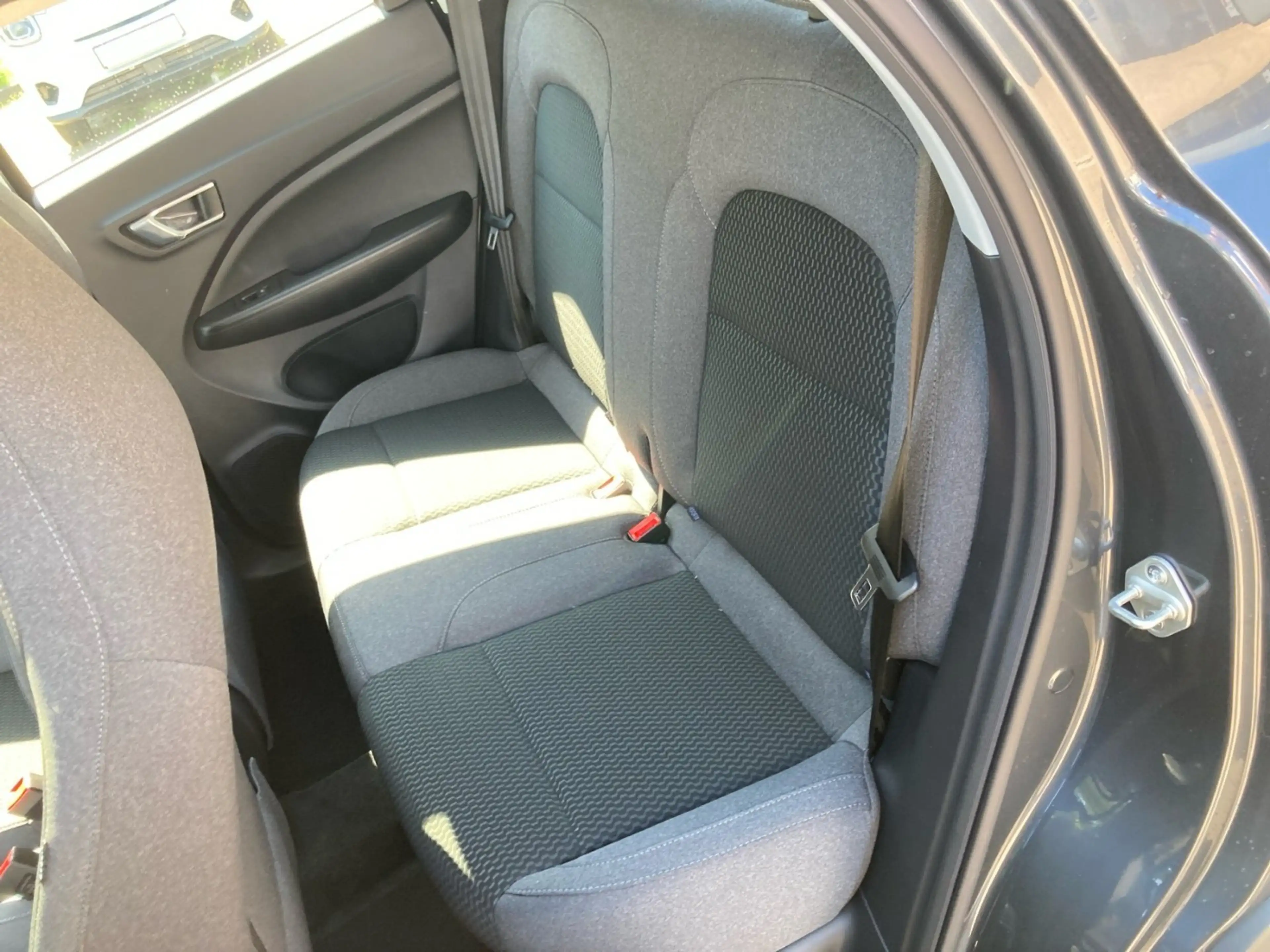 Leapmotor T03 37 70 kW BEV ACC+Navi+Pano+SD+Kam.+KeyLess — photo 12