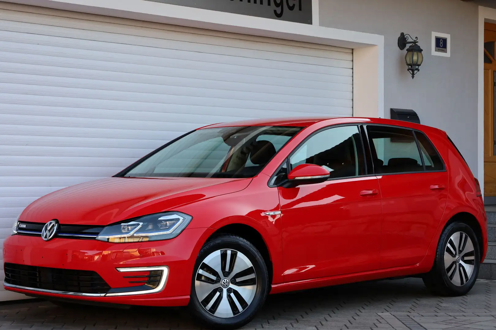 Volkswagen e-Golf COMF.LINE*WÄRMEP.-ACC-CCS-KAMERA-SHZ-NAVI-LED* Rot - 1