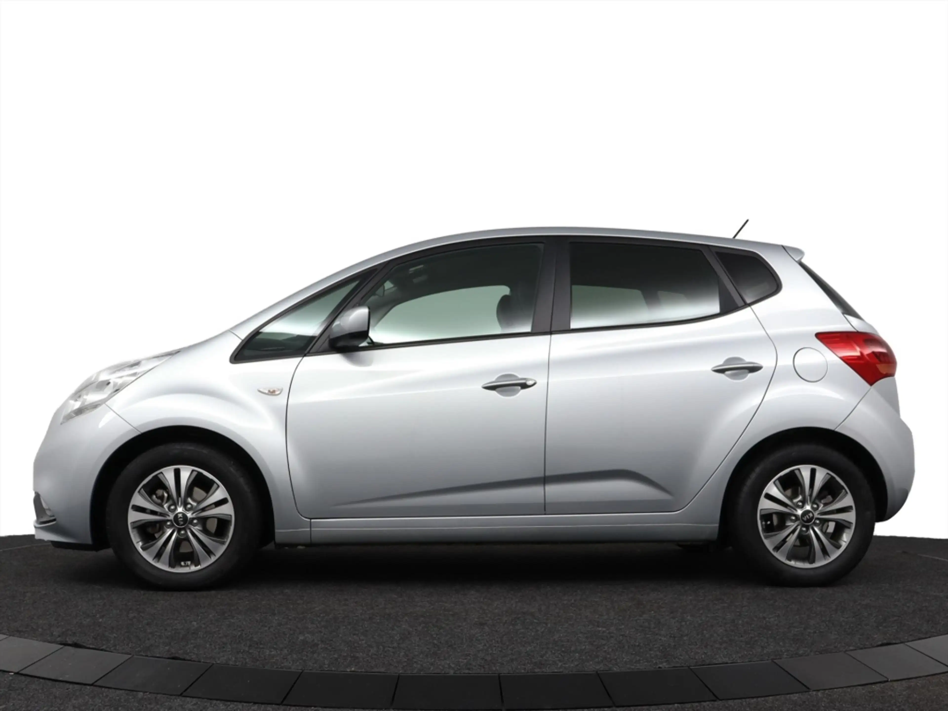 Kia Venga 1.4 CVVT DYNAMICPLUSLINE ECC/CRUISE/NAV/CAMERA/PAR — photo 6