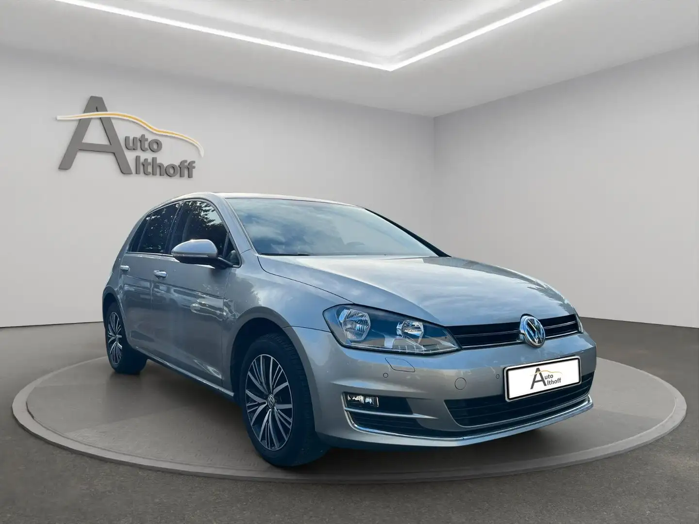 Volkswagen Golf VII Lim. 1.2 TSI BMT Allstar SHZ NAV TEMP Silber - 2