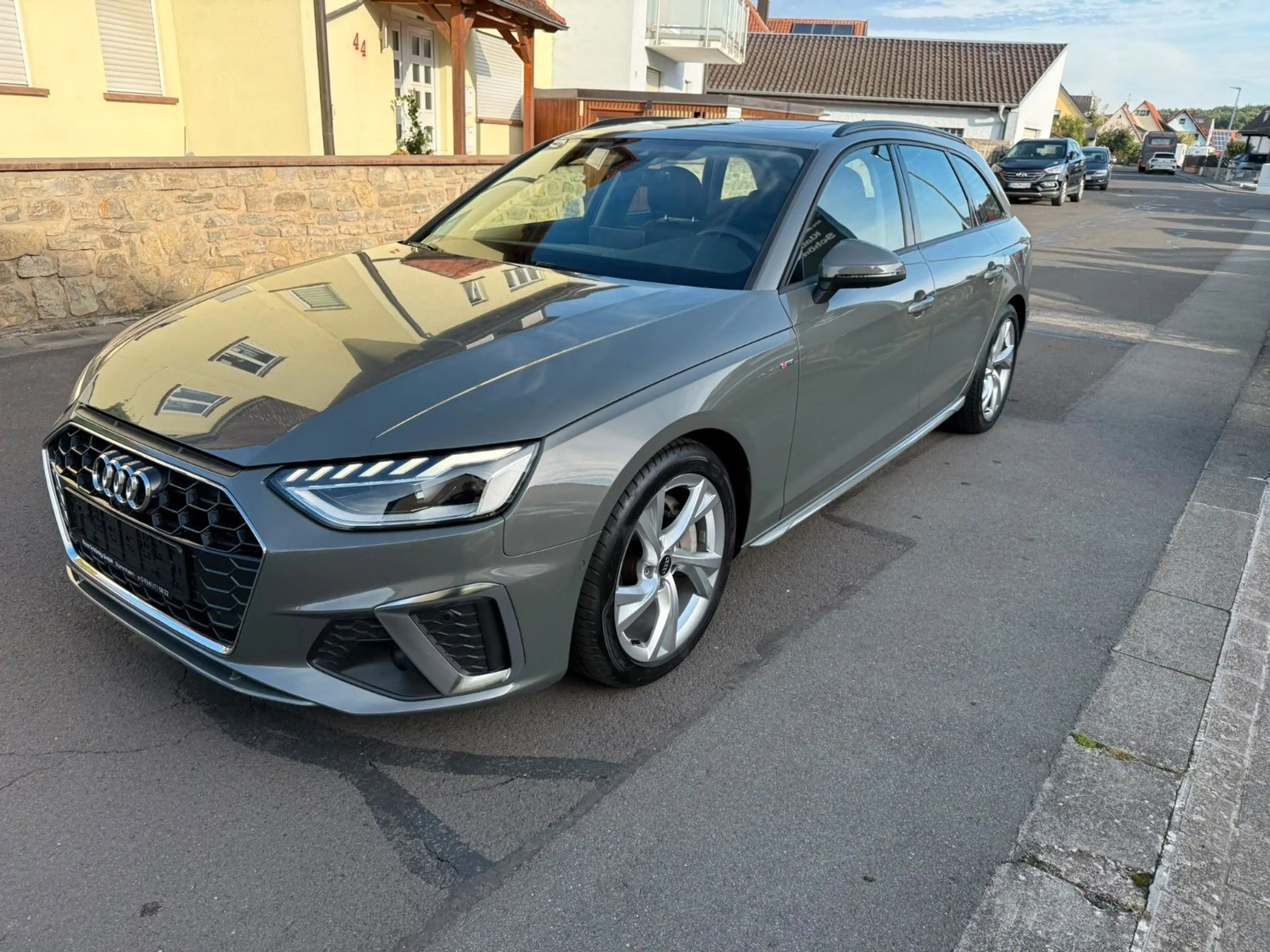 Audi A4 Avant 40 TFSI quattro S line Panoramdach