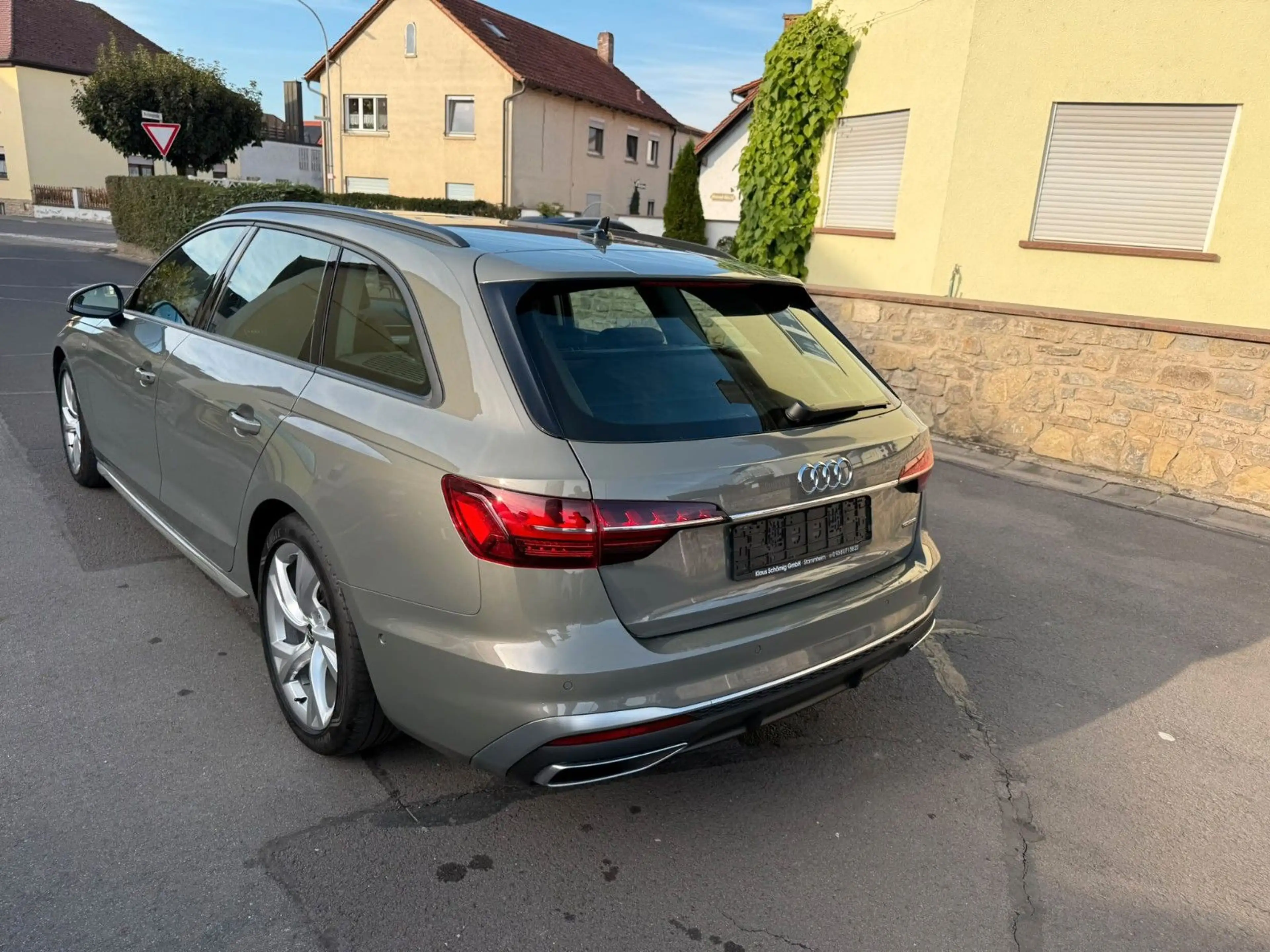 Audi A4 Avant 40 TFSI quattro S line Panoramdach — photo 3