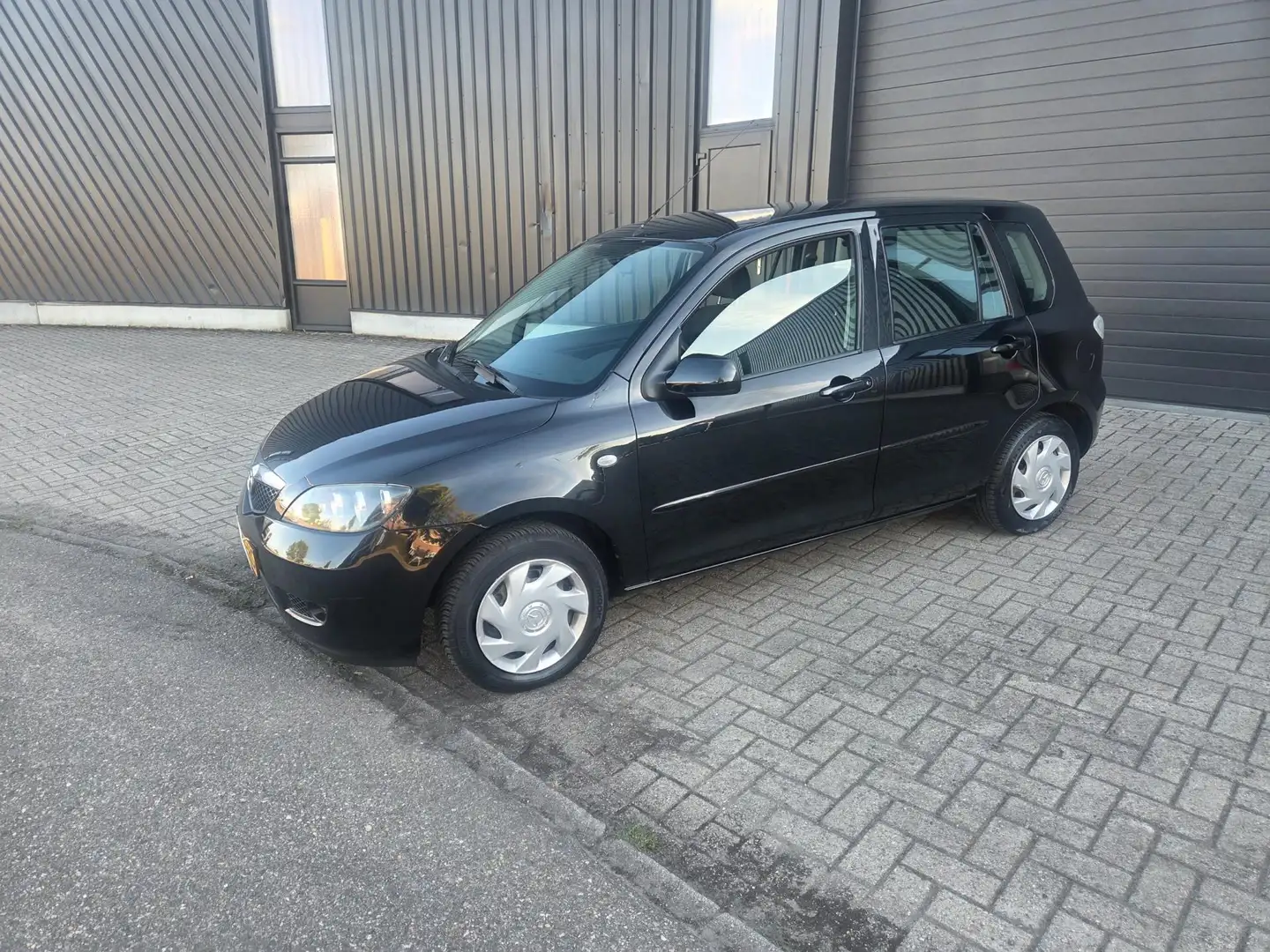 Mazda 2 1.4 Exclusive Zeer mooie auto Zwart - 2