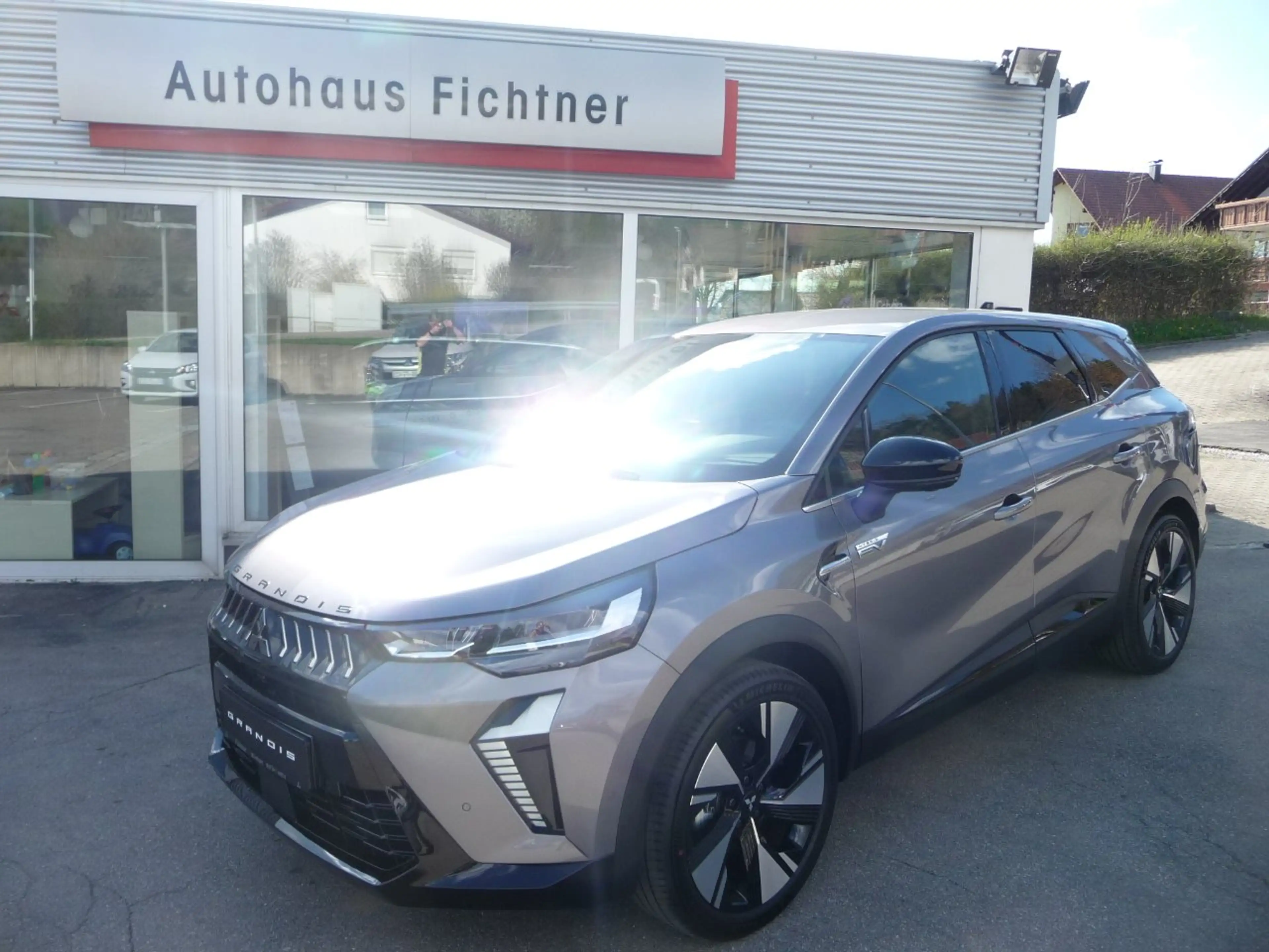 Mitsubishi Grandis Intro Edition 1.8 Hybrid