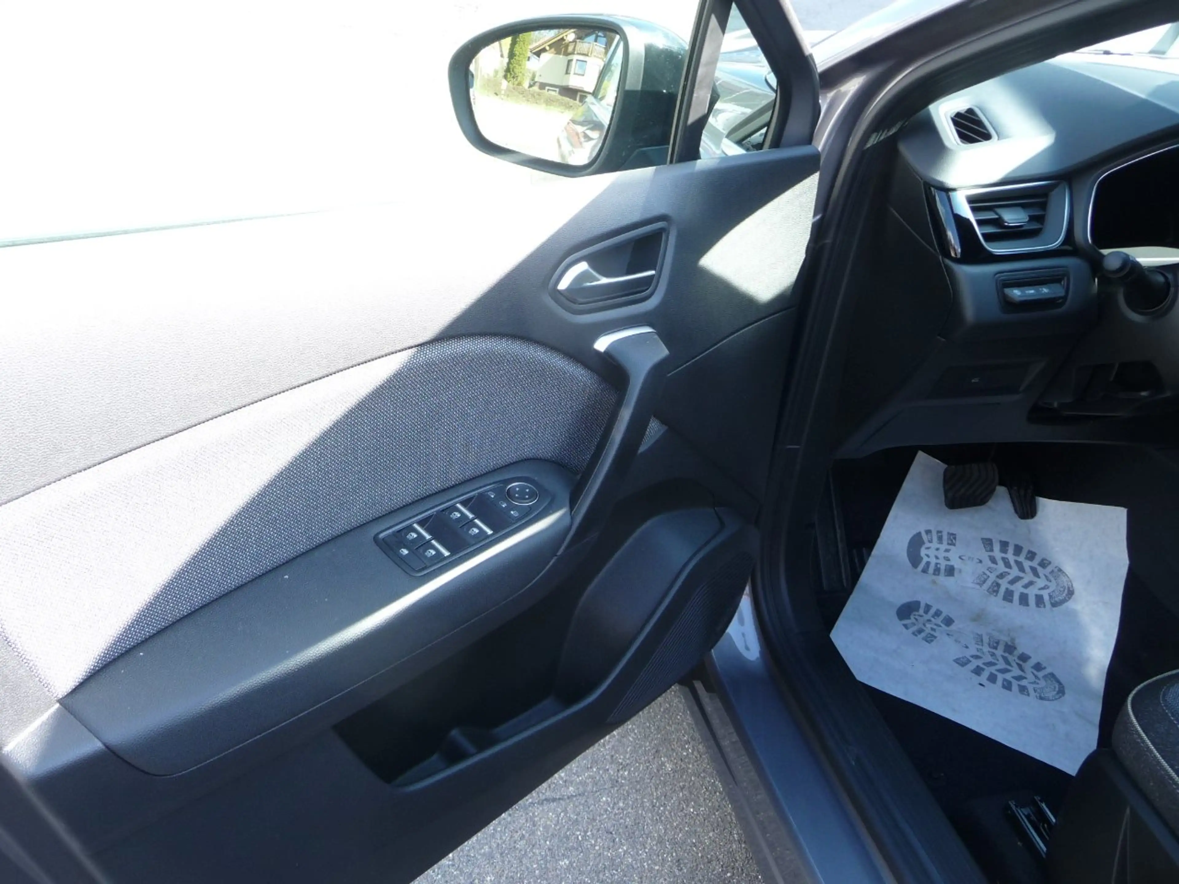 Mitsubishi Grandis Intro Edition 1.8 Hybrid — photo 15