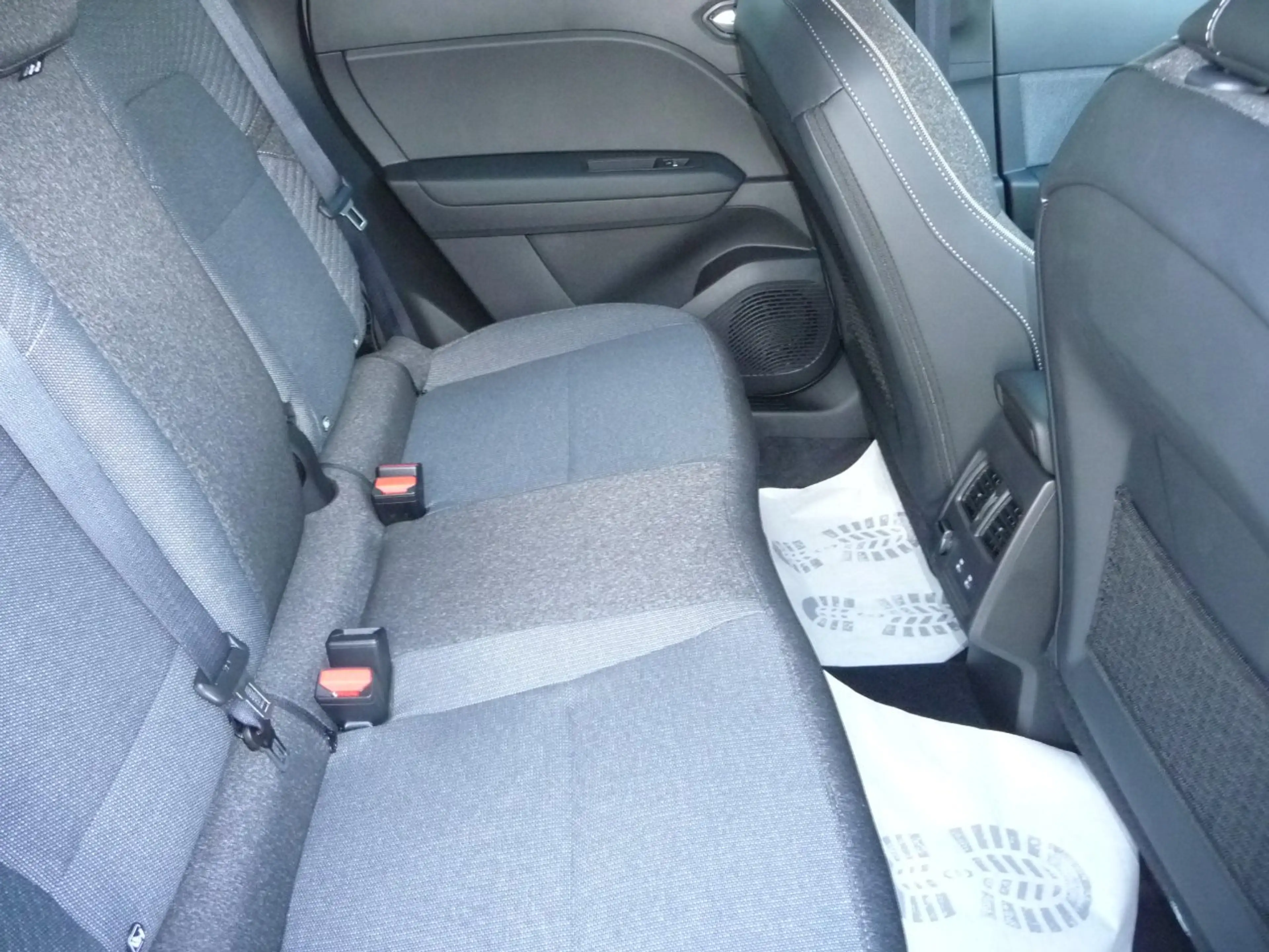 Mitsubishi Grandis Intro Edition 1.8 Hybrid — photo 8
