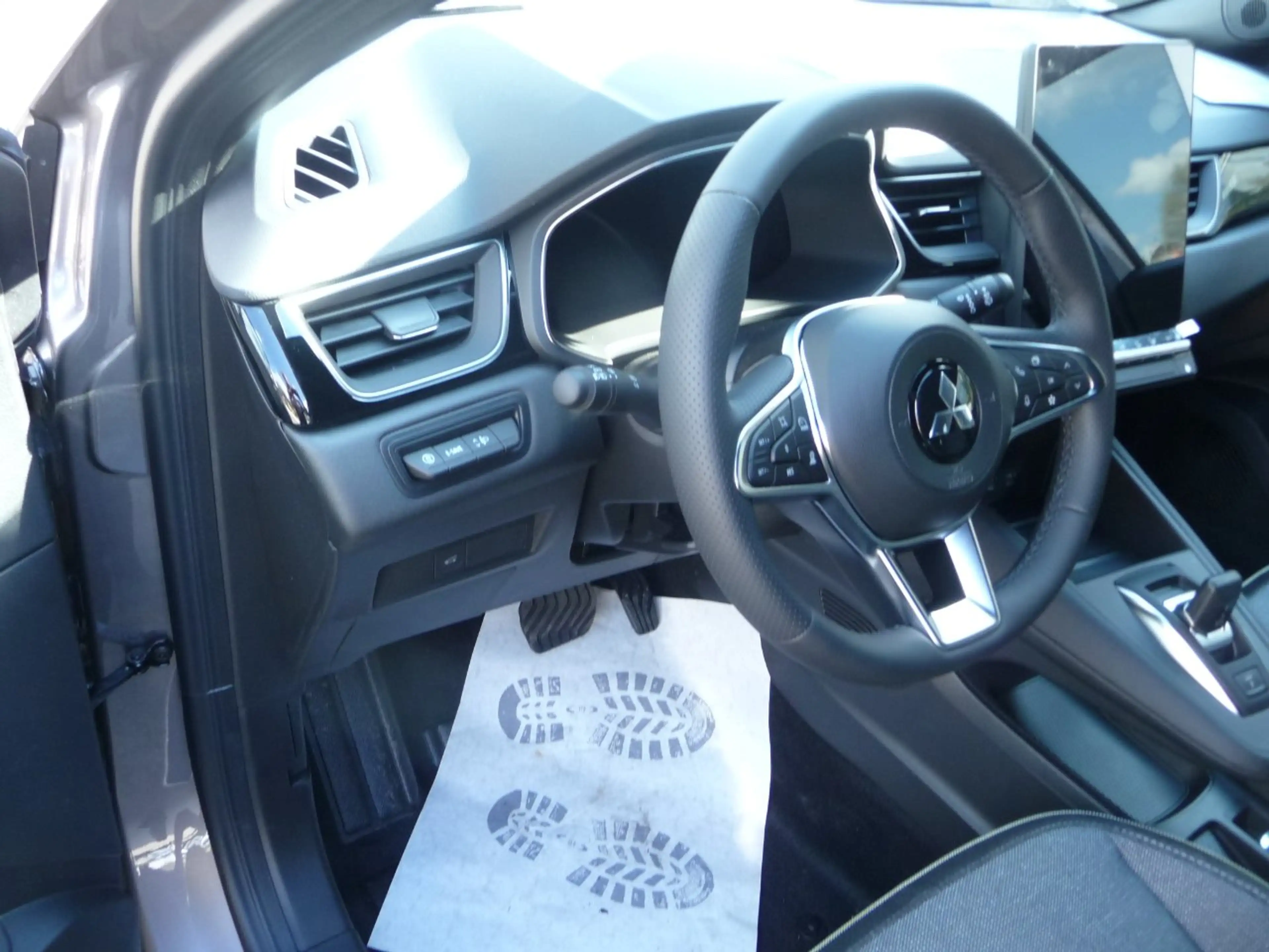 Mitsubishi Grandis Intro Edition 1.8 Hybrid — photo 14